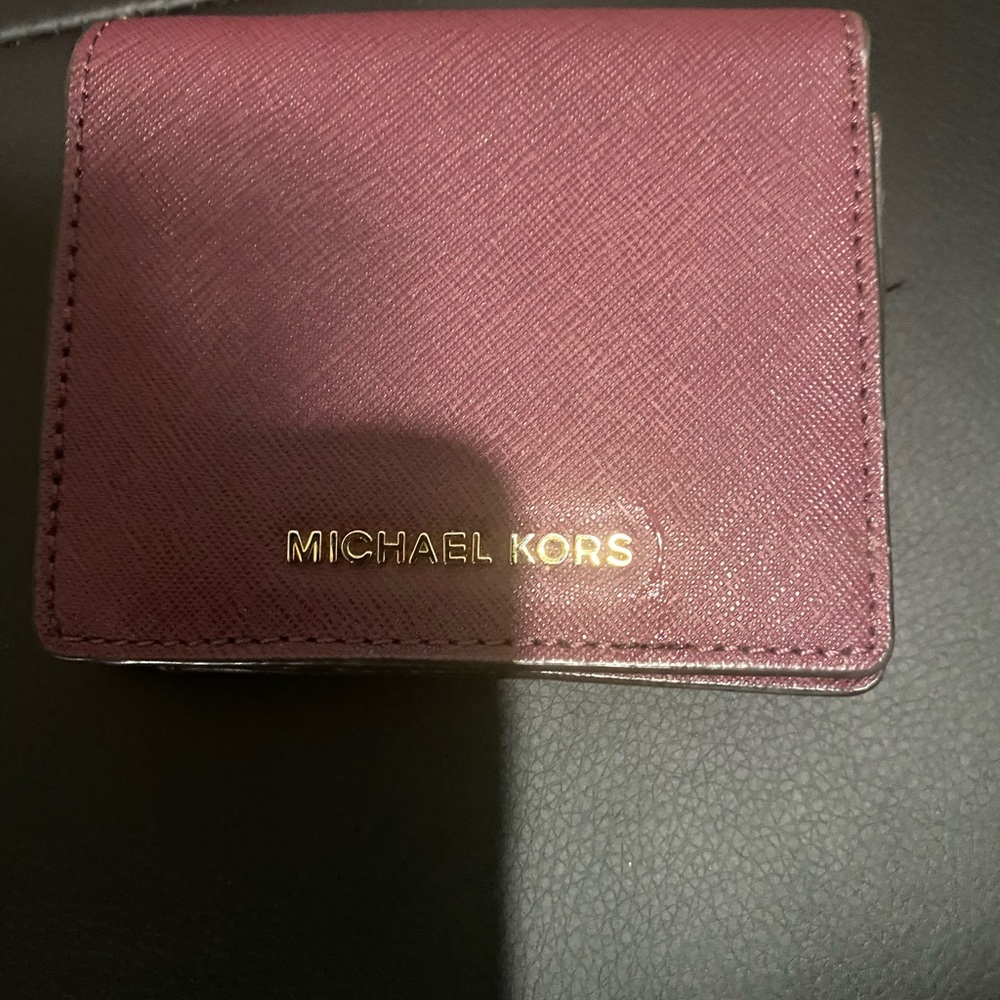 Michael Kors  wallet pre-owned in very good condition no tear no signs of wear